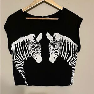 Double Zero Black Graphic Crop T-Shirt